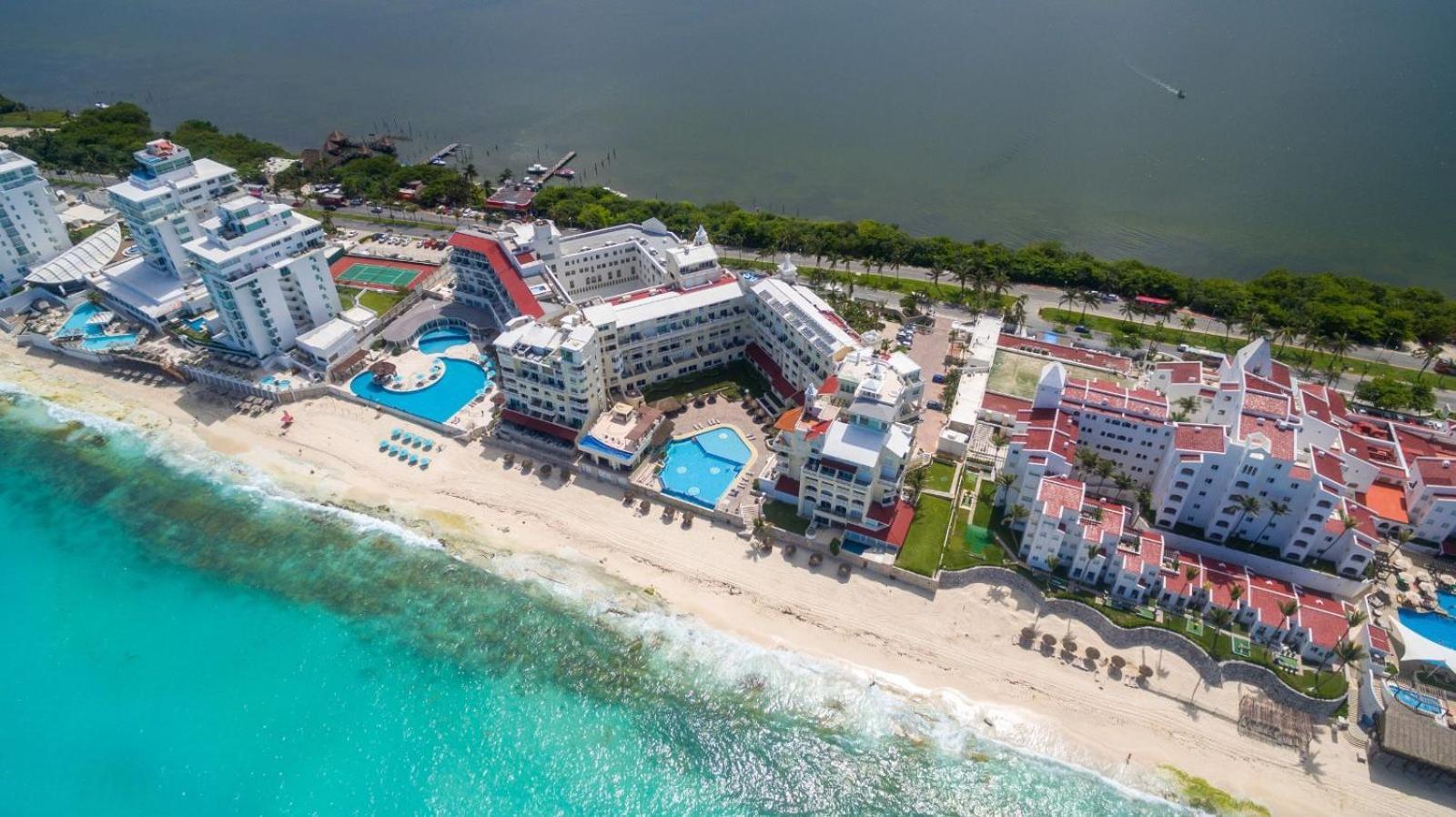 “Magic Sunrise At Cancun” Exterior photo