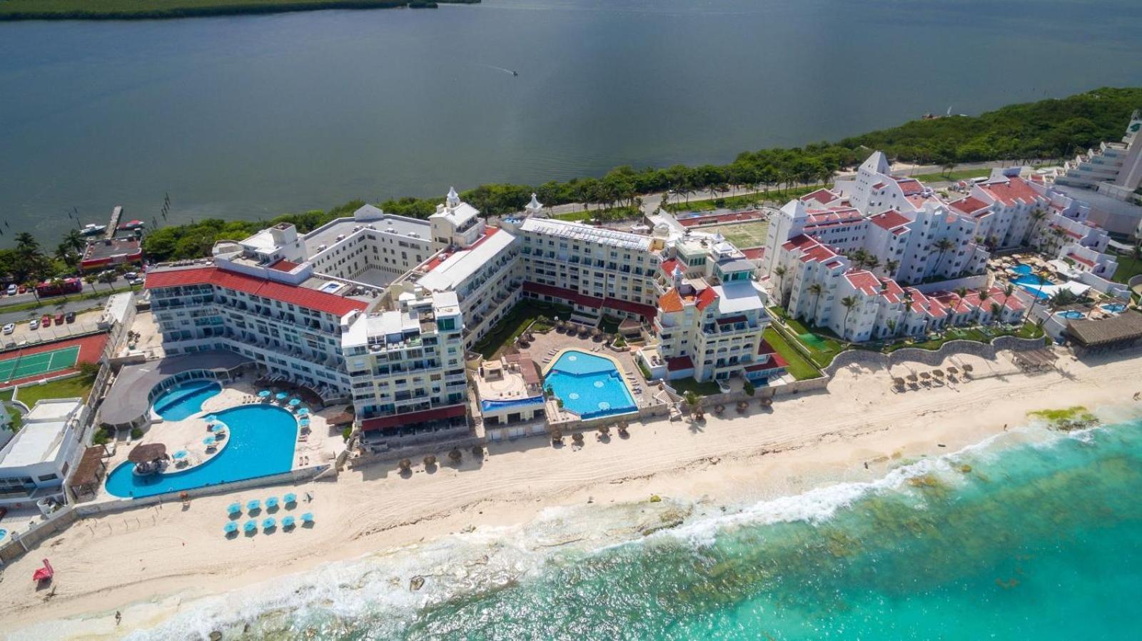 “Magic Sunrise At Cancun” Exterior photo
